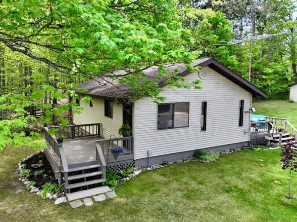 3606 Southview Drive, Johannesburg, MI 49751