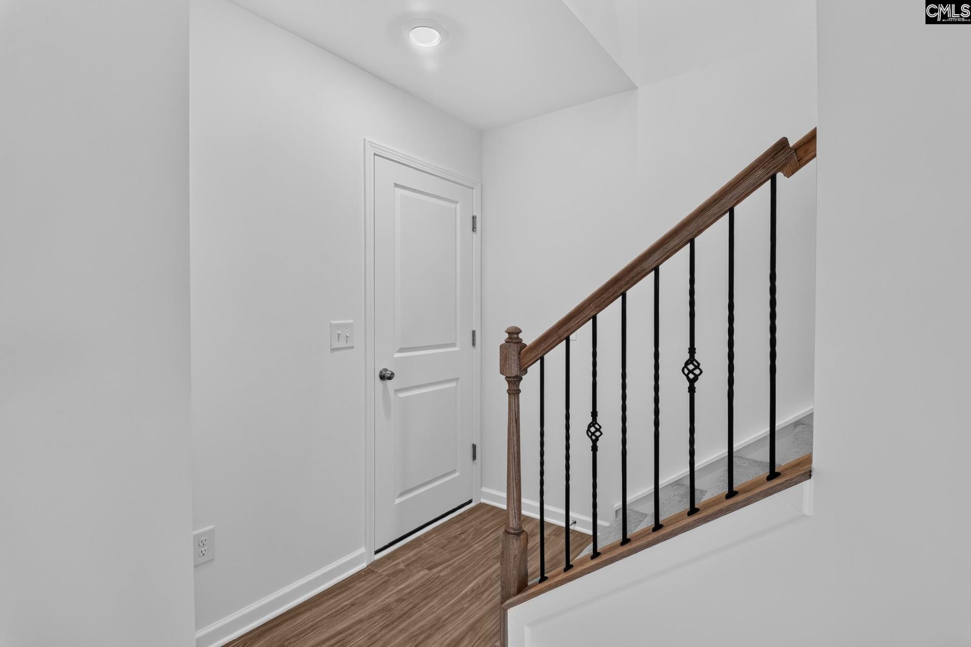 330 Livesey Lane  Photo 9
