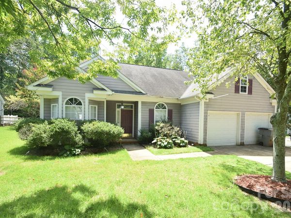 730 Oakbluff Circle, Charlotte, NC 28216