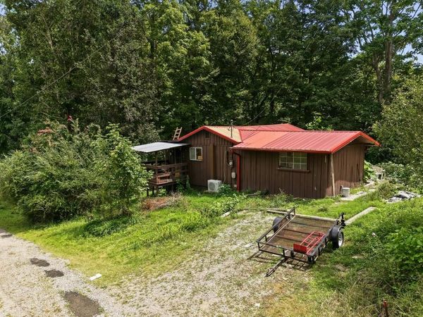 141 Audrey Dr, Byrdstown, TN 38549