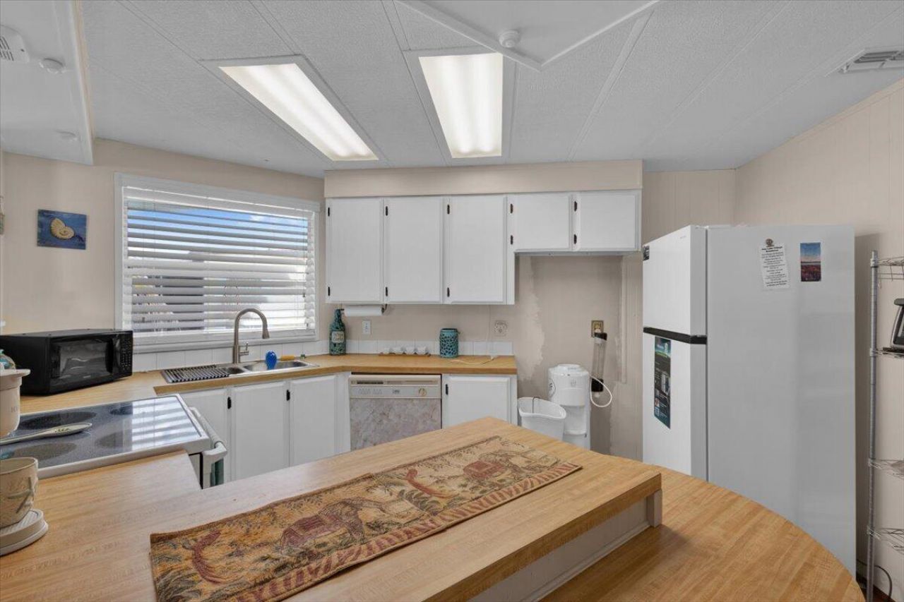 360 NE Jade Circle, Jensen Beach, FL 34957 Photo
