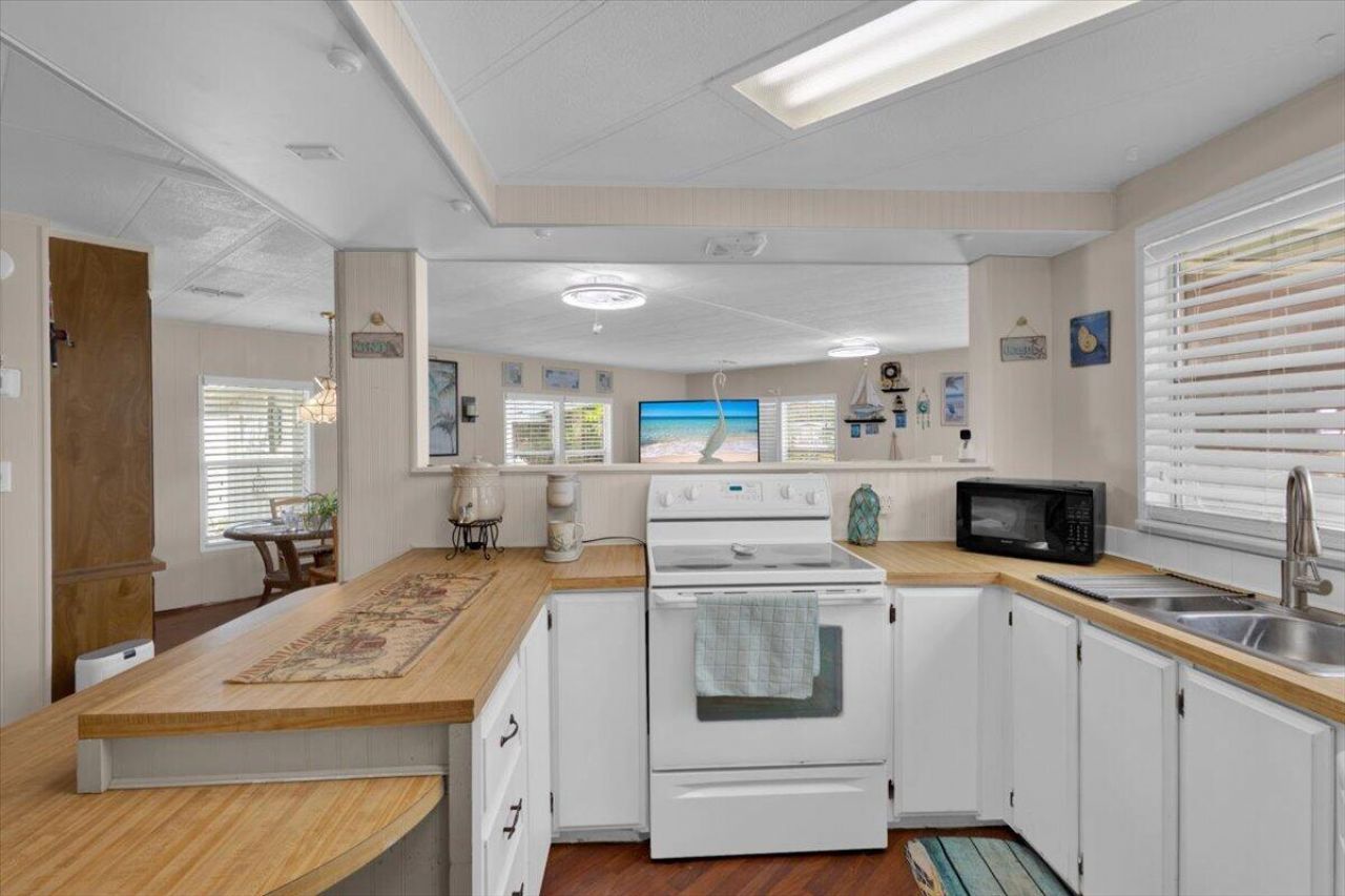 360 NE Jade Circle, Jensen Beach, FL 34957 Photo