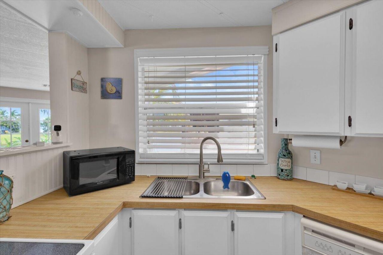 360 NE Jade Circle, Jensen Beach, FL 34957 Photo