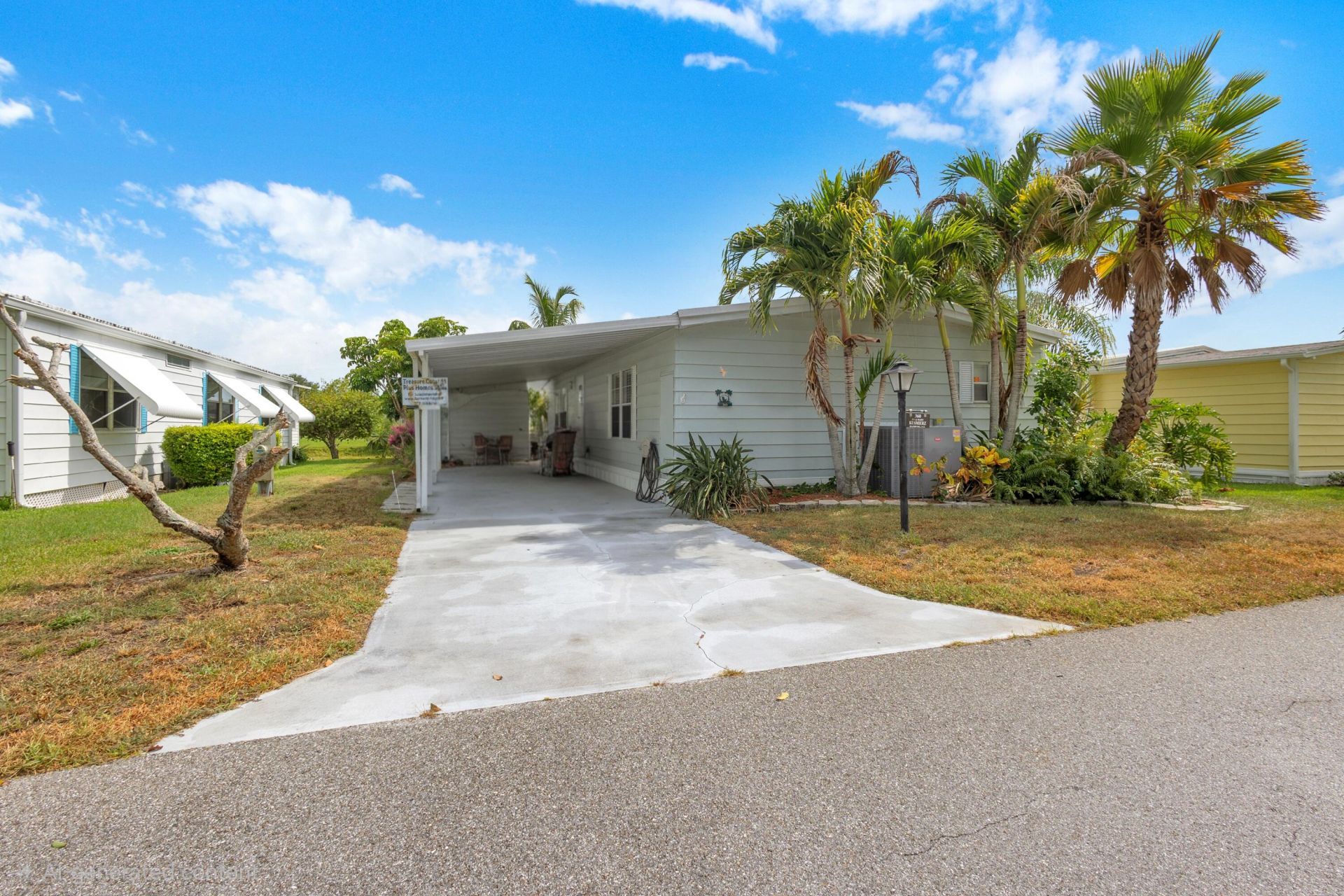 360 NE Jade Circle, Jensen Beach, FL 34957 Photo
