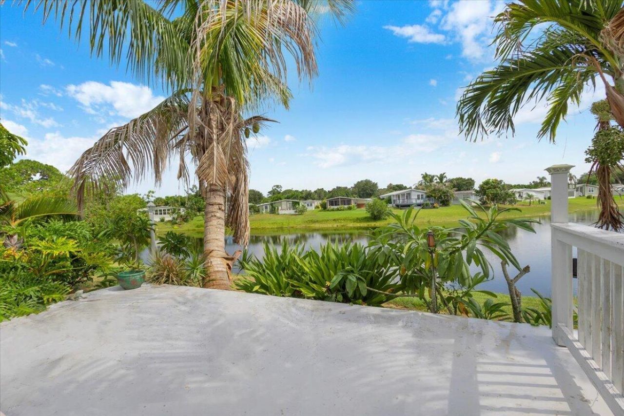 360 NE Jade Circle, Jensen Beach, FL 34957 Photo