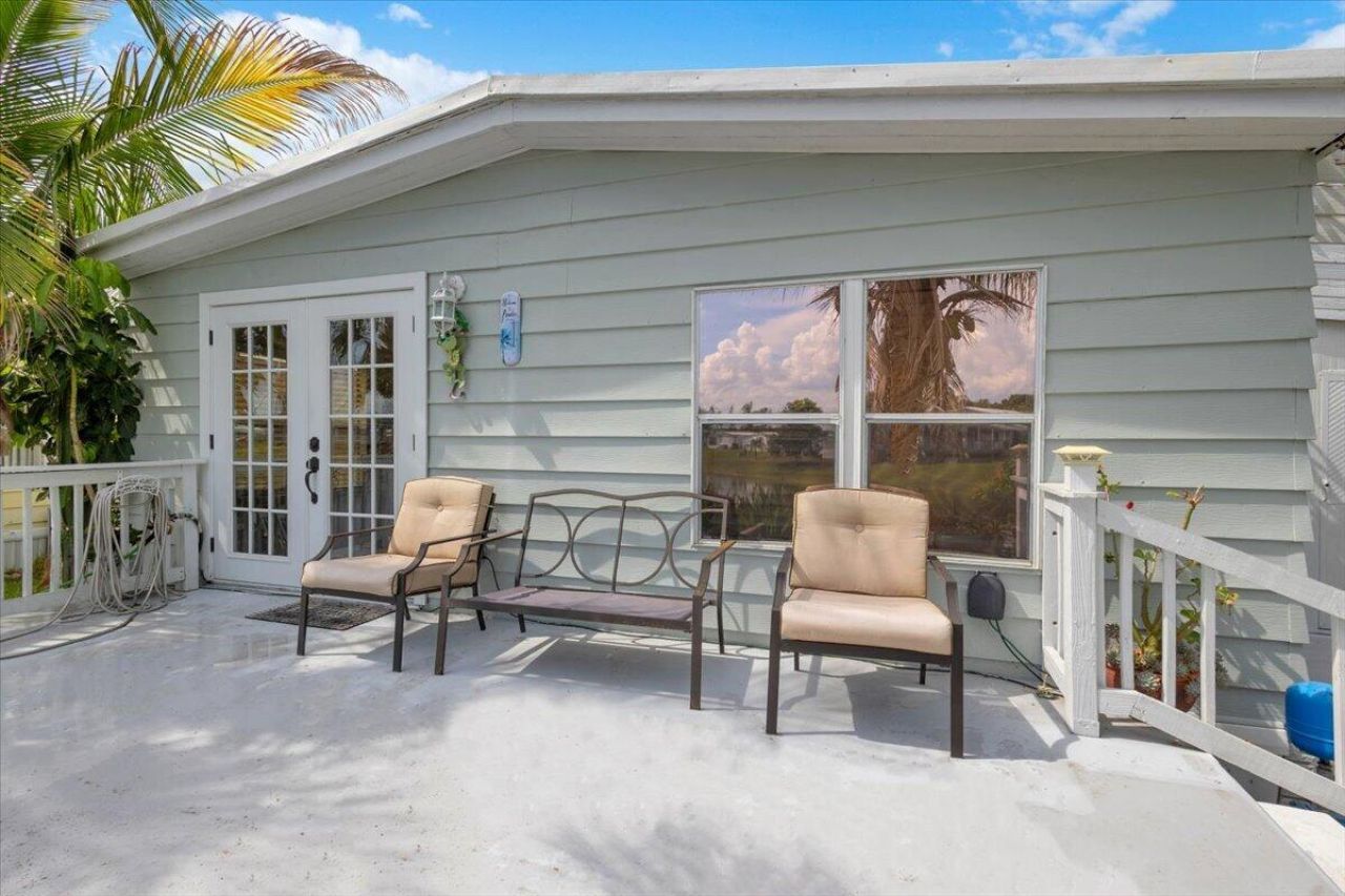 360 NE Jade Circle, Jensen Beach, FL 34957 Photo
