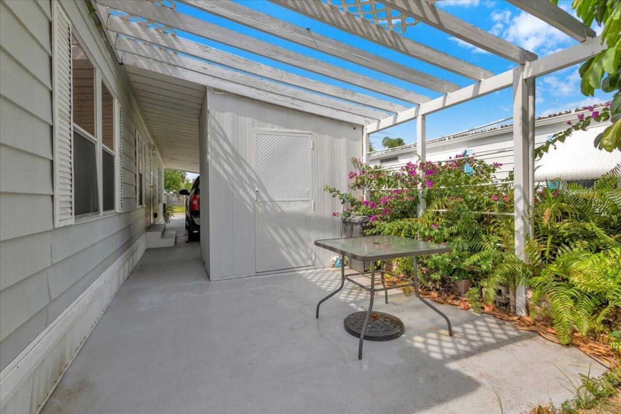360 NE Jade Circle, Jensen Beach, FL 34957 Photo