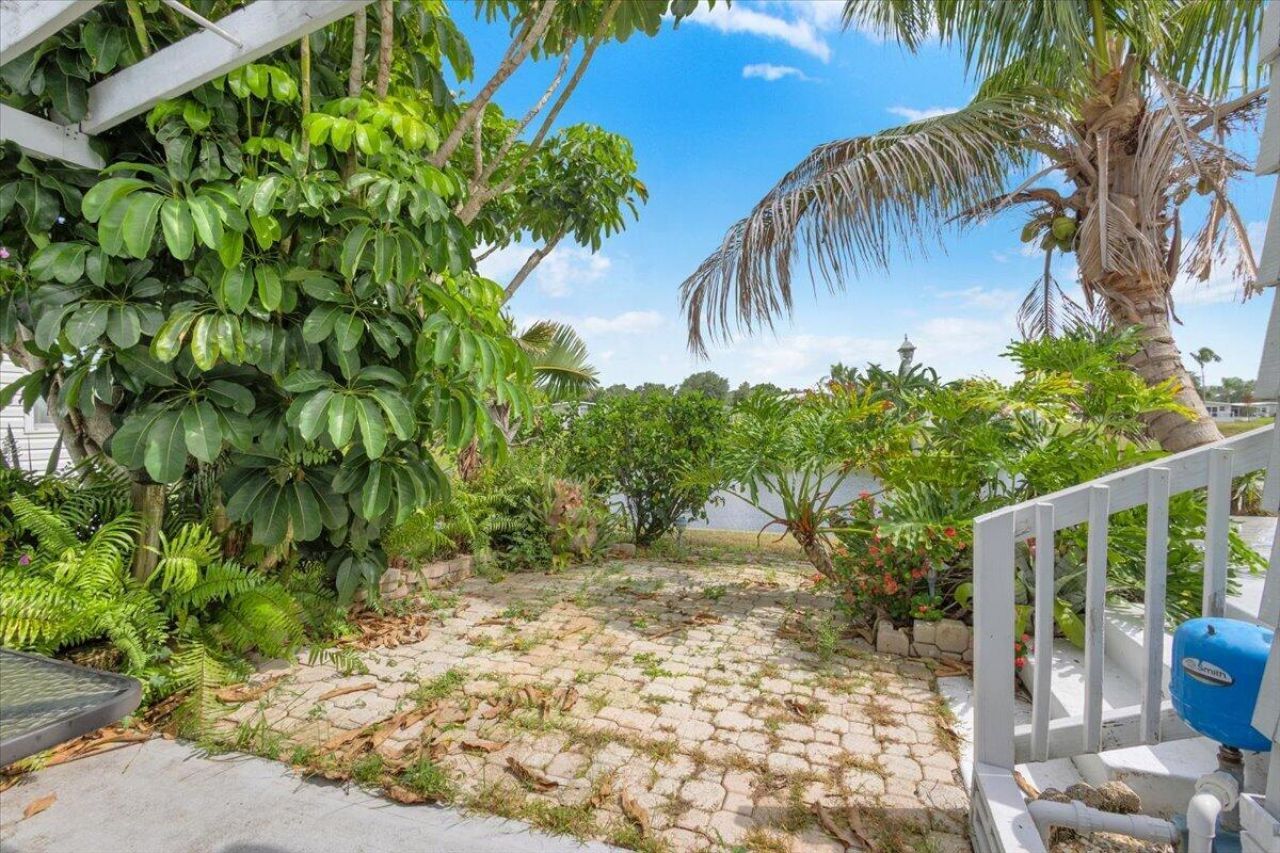 360 NE Jade Circle, Jensen Beach, FL 34957 Photo