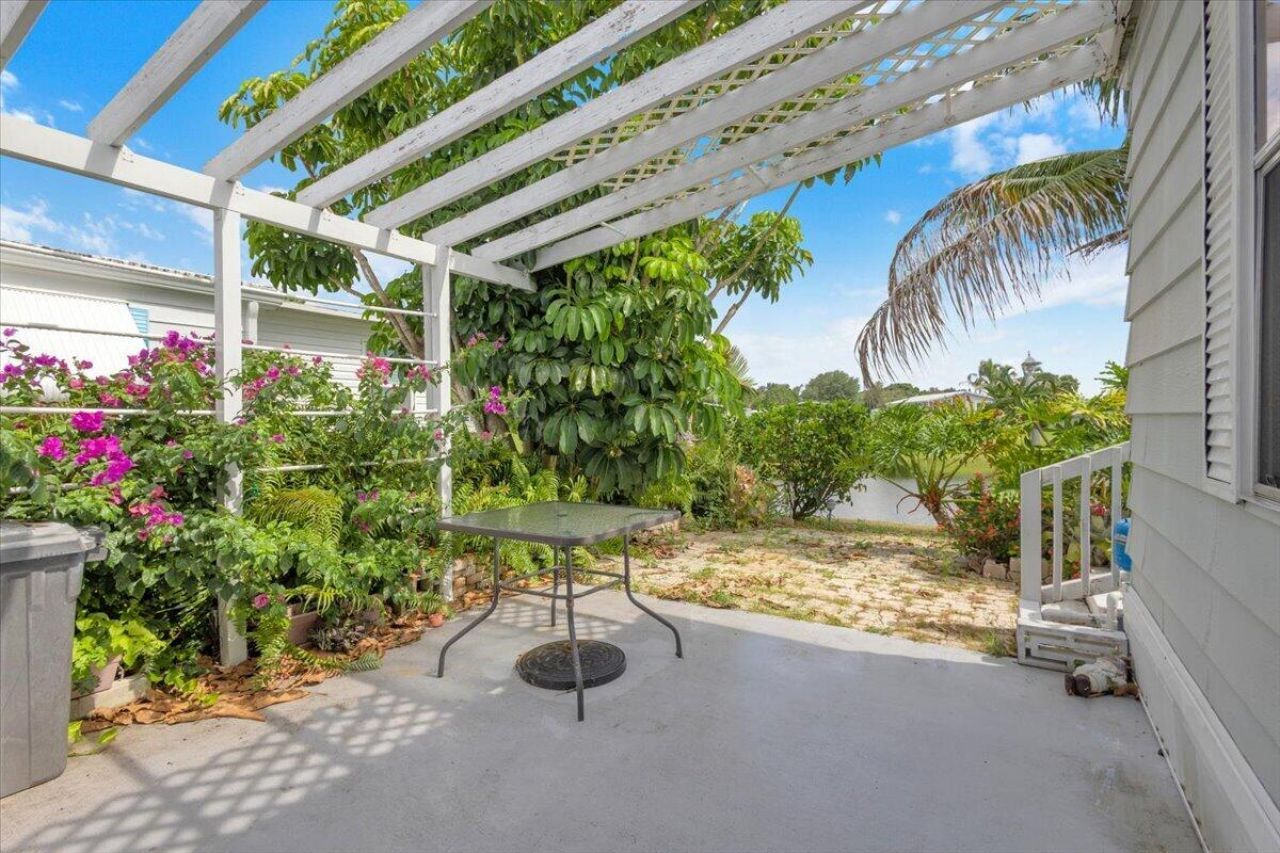 360 NE Jade Circle, Jensen Beach, FL 34957 Photo