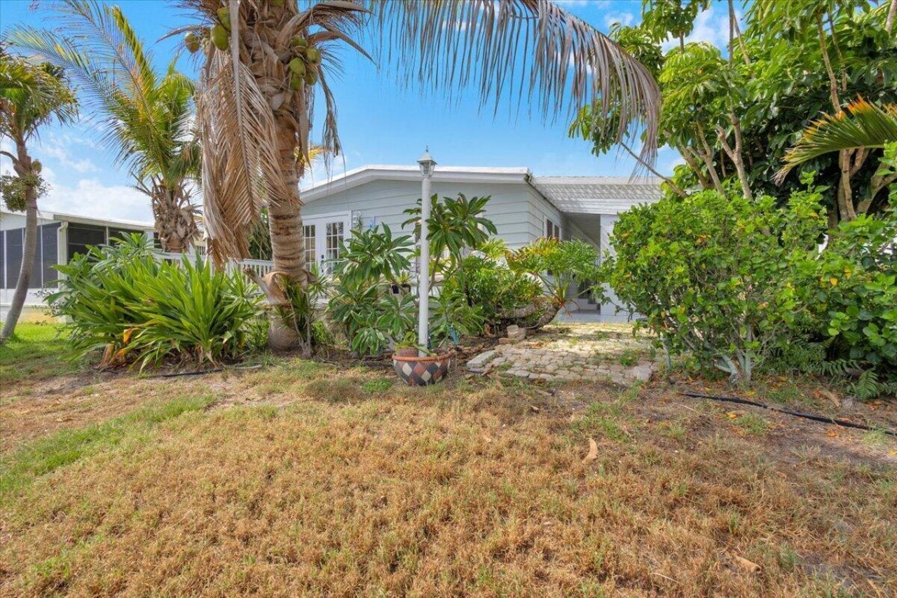 360 NE Jade Circle, Jensen Beach, FL 34957 Photo