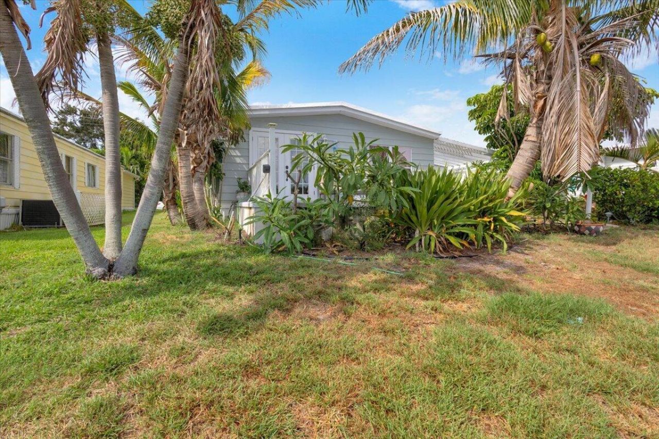 360 NE Jade Circle, Jensen Beach, FL 34957 Photo