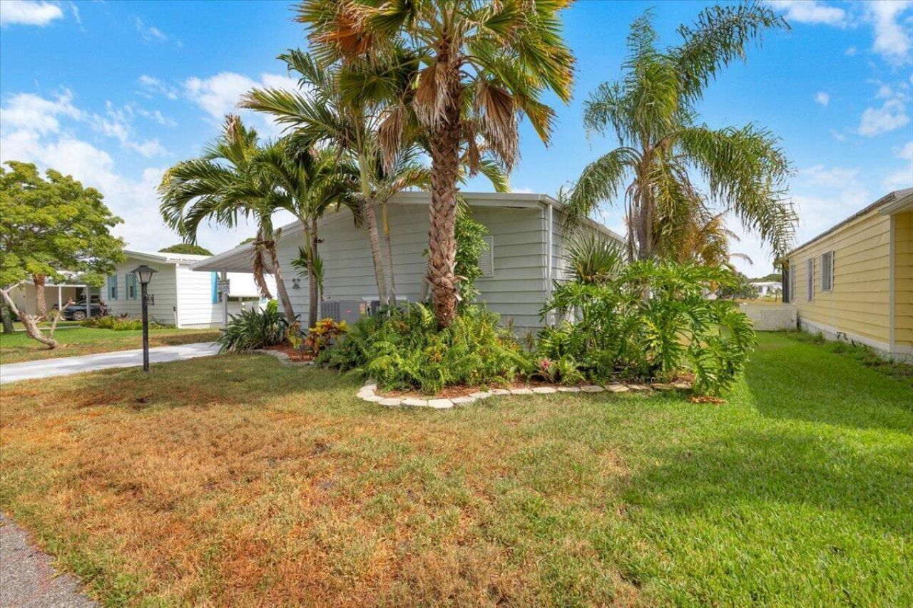 360 NE Jade Circle, Jensen Beach, FL 34957 Photo