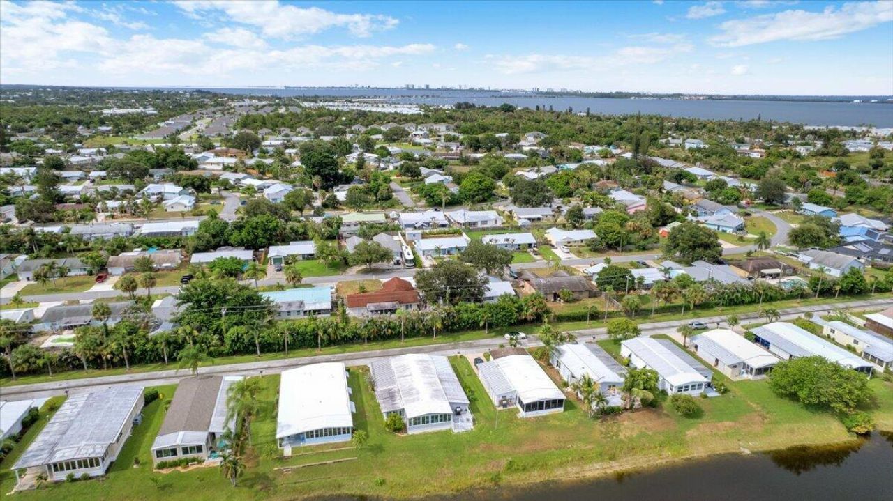 360 NE Jade Circle, Jensen Beach, FL 34957 Photo