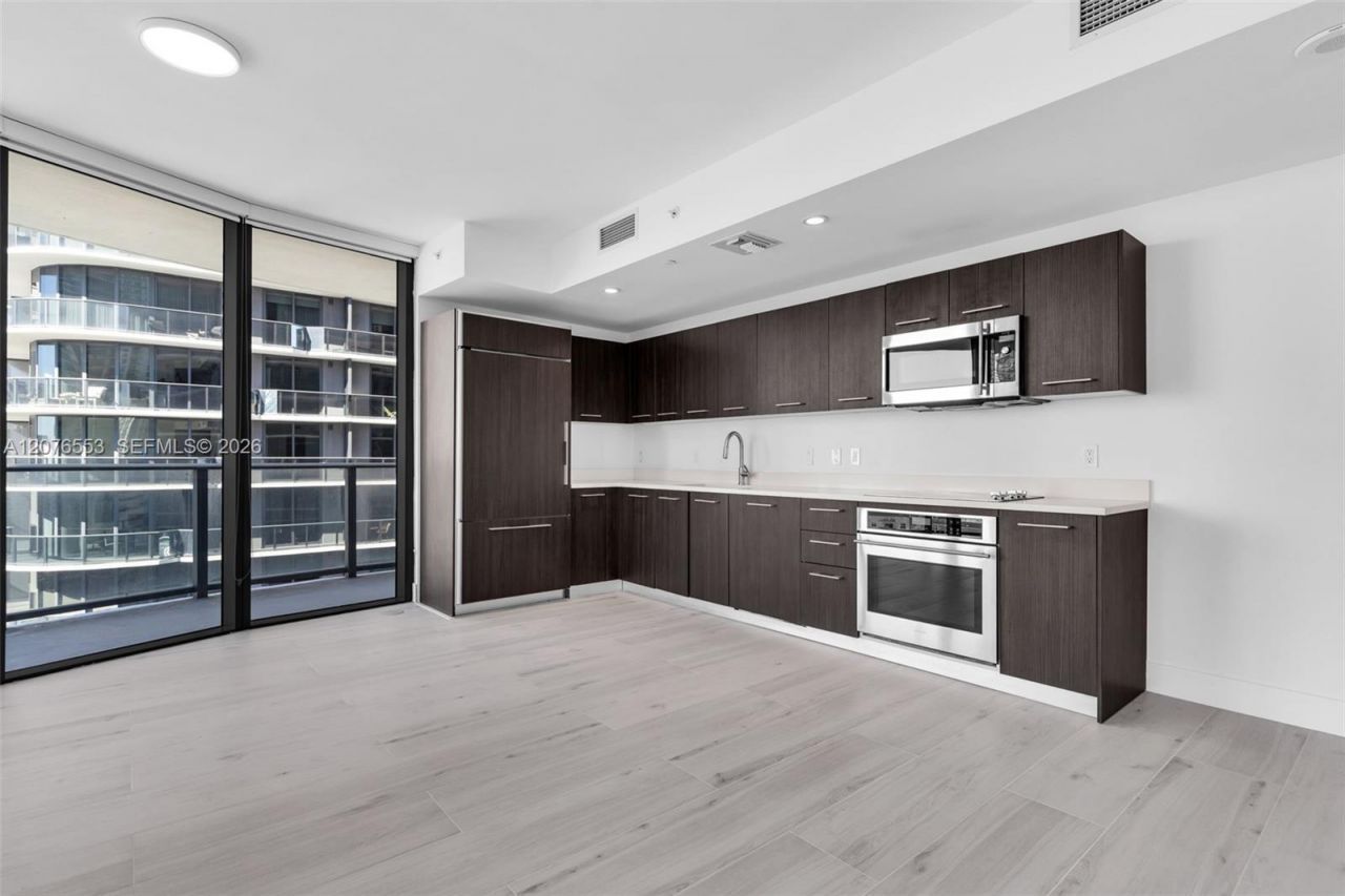 45 SW 9th St, Unit 1706, Miami, FL 33130 Photo