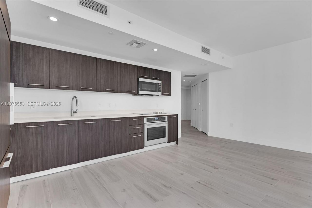 45 SW 9th St, Unit 1706, Miami, FL 33130 Photo