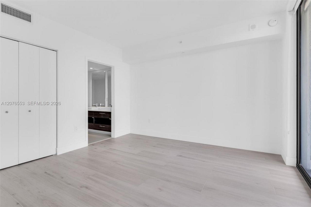 45 SW 9th St, Unit 1706, Miami, FL 33130 Photo