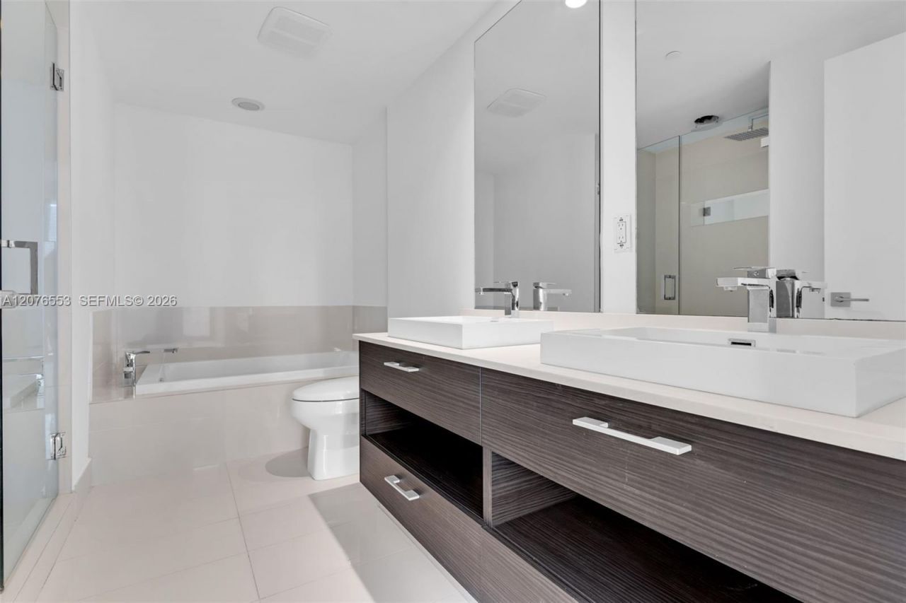 45 SW 9th St, Unit 1706, Miami, FL 33130 Photo