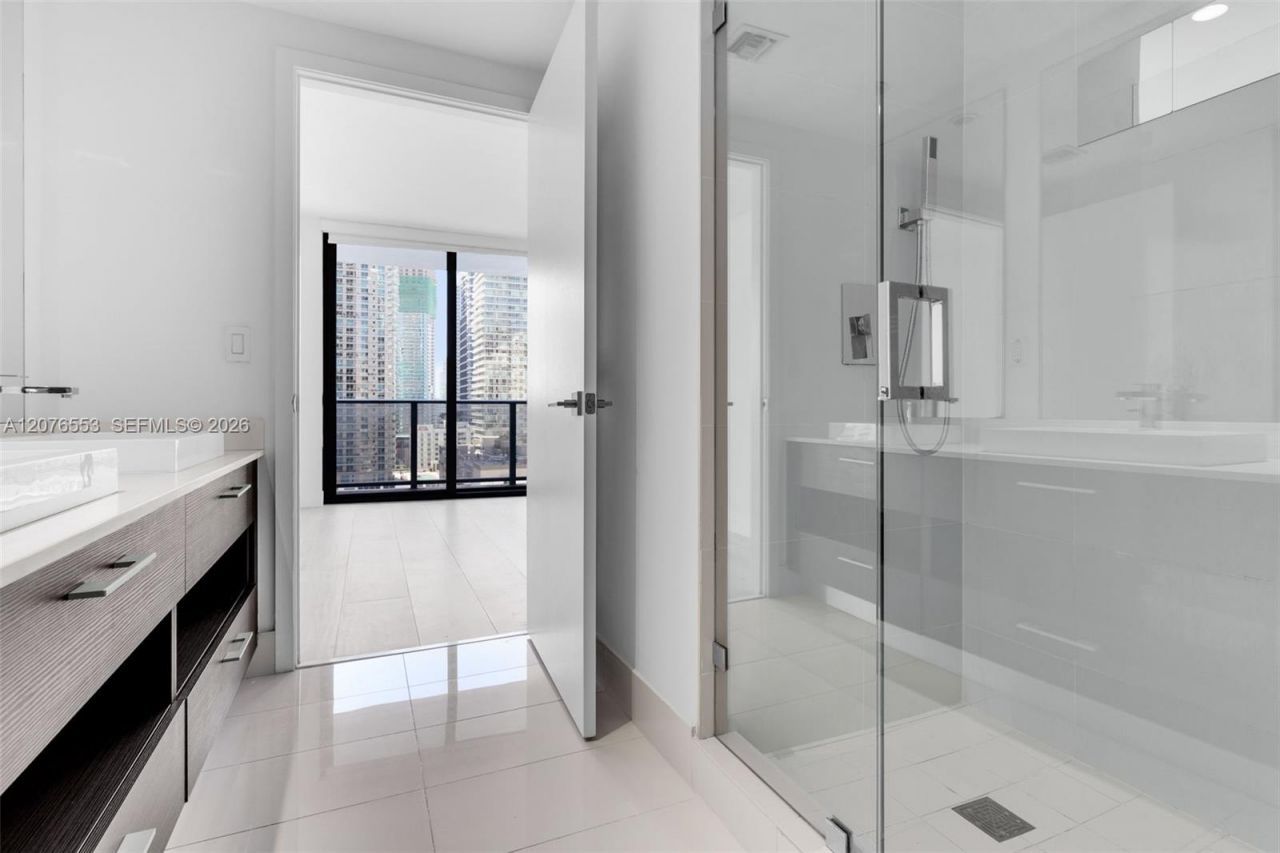 45 SW 9th St, Unit 1706, Miami, FL 33130 Photo