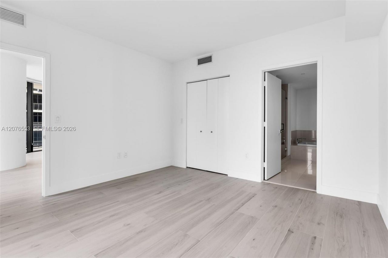 45 SW 9th St, Unit 1706, Miami, FL 33130 Photo
