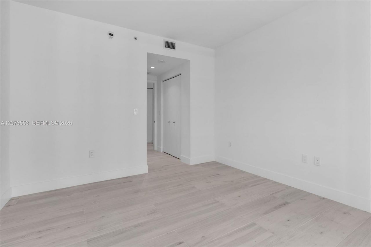 45 SW 9th St, Unit 1706, Miami, FL 33130 Photo