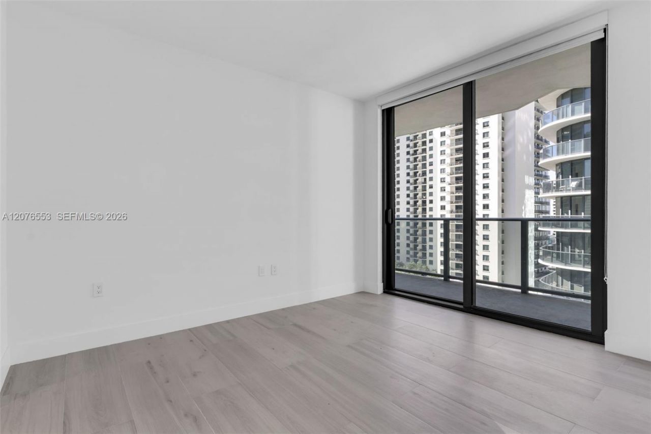 45 SW 9th St, Unit 1706, Miami, FL 33130 Photo