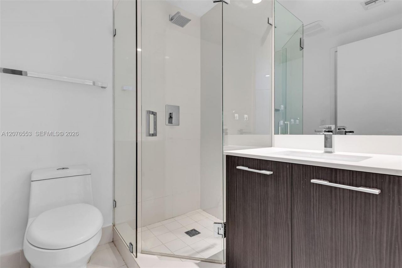 45 SW 9th St, Unit 1706, Miami, FL 33130 Photo