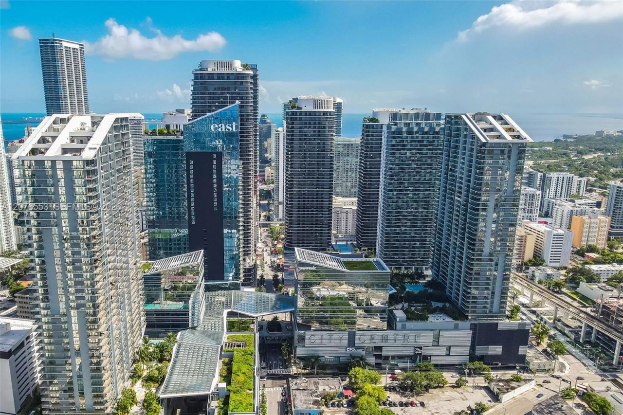 45 SW 9th St, Unit 1706, Miami, FL 33130 Photo