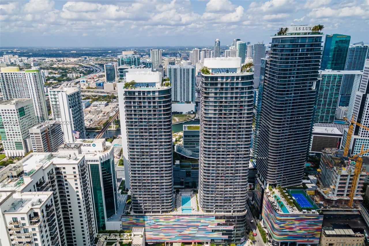 45 SW 9th St, Unit 1706, Miami, FL 33130 Photo