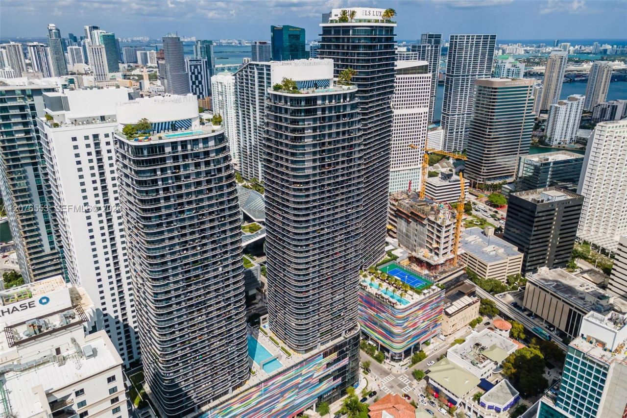 45 SW 9th St, Unit 1706, Miami, FL 33130 Photo