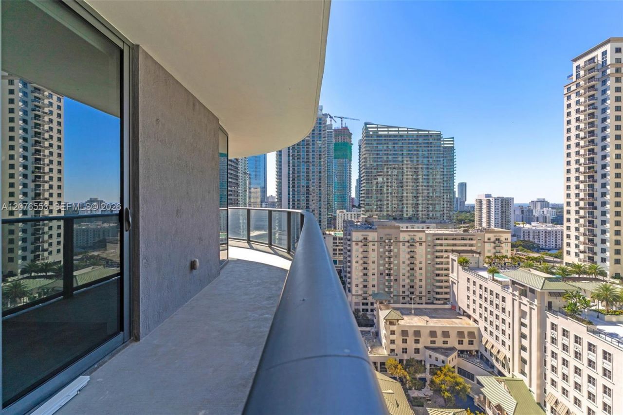 45 SW 9th St, Unit 1706, Miami, FL 33130 Photo