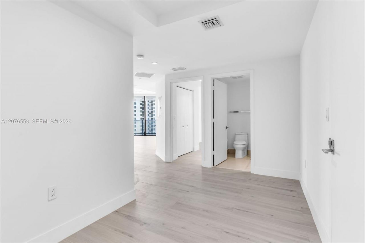 45 SW 9th St, Unit 1706, Miami, FL 33130 Photo