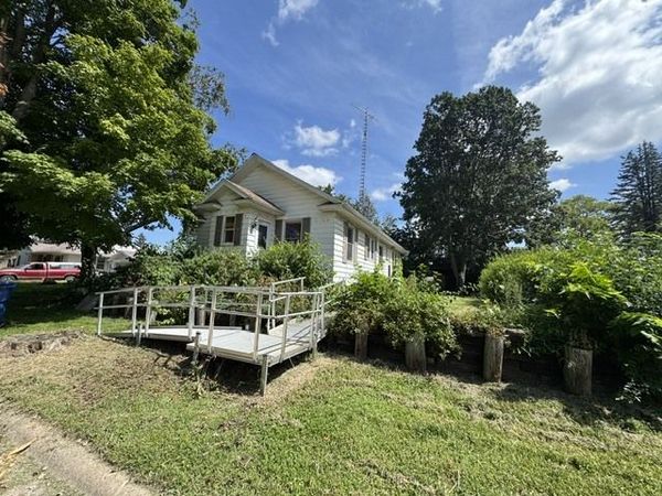 2333 Barker Street , Clinton, IA 52732