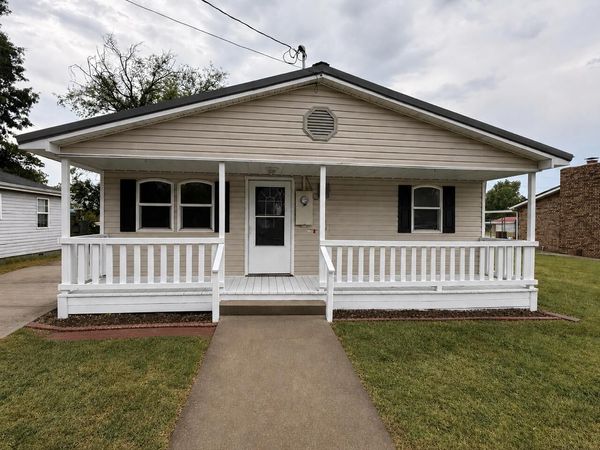 212 E Delta Street , Aurora, MO 65605