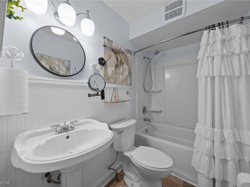 15474 Holland Road, Brook Park, OH 44142 Photo 19