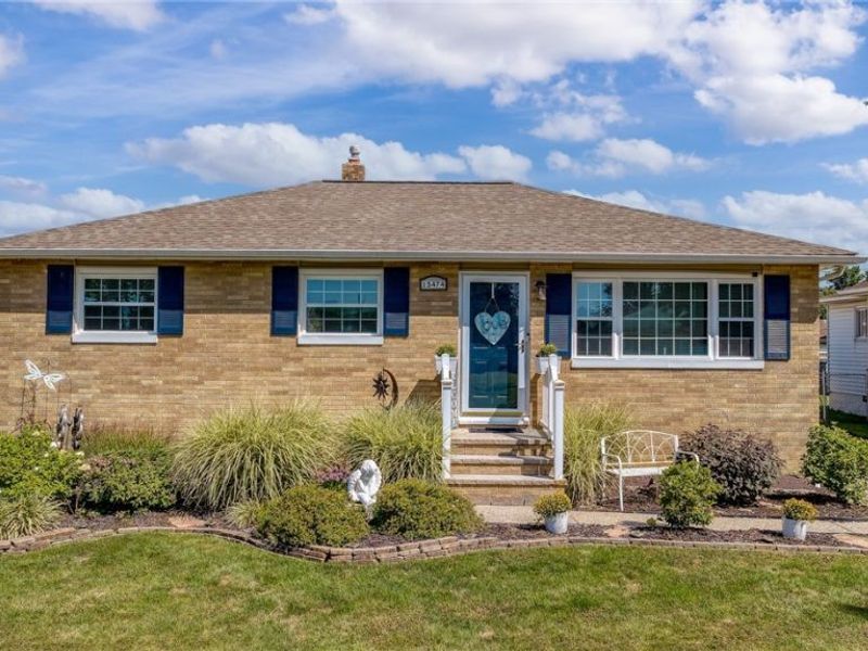 15474 Holland Road, Brook Park, OH 44142 Photo 3