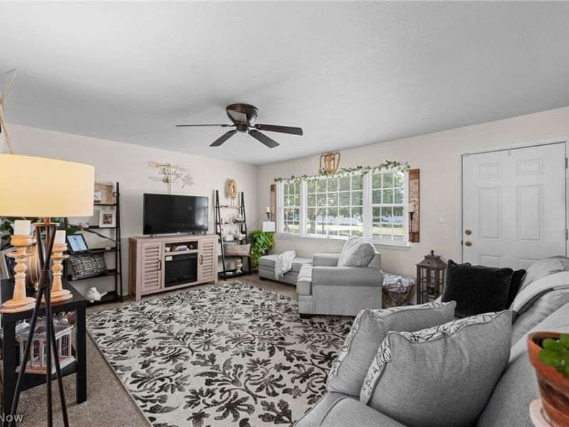 15474 Holland Road, Brook Park, OH 44142 Photo 5