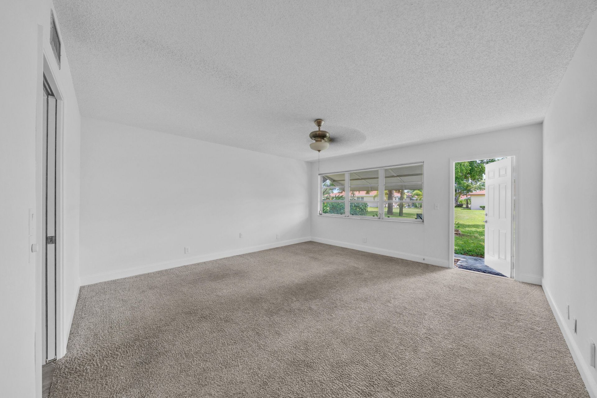 4550 NW 4th Street, Unit B, Delray Beach, FL 33445 Photo