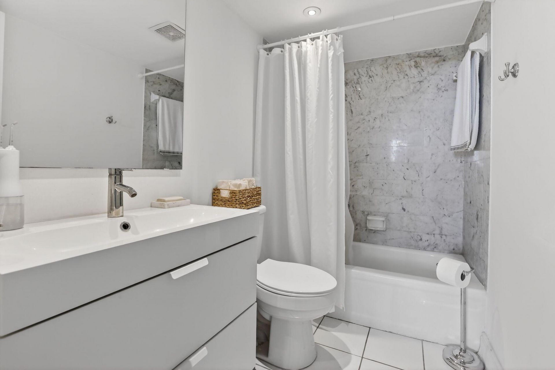 9820 S Hollybrook Lake Drive, Unit 306, Pembroke Pines, FL 33025 Photo