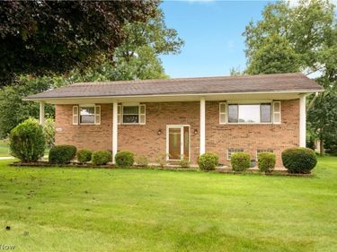 17669 Edwards Road , Doylestown, OH 44230