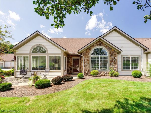 664 Crossings Circle , Tallmadge, OH 44278