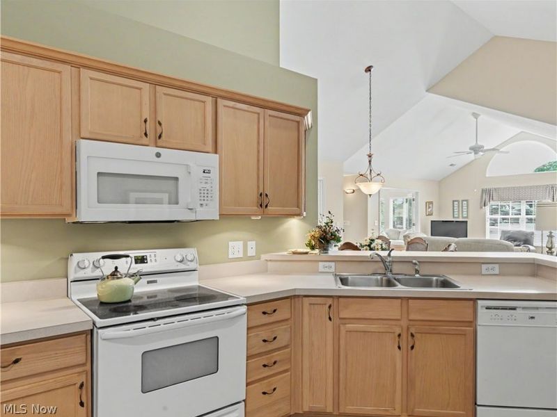 664 Crossings Circle, Tallmadge, OH 44278 Photo 12