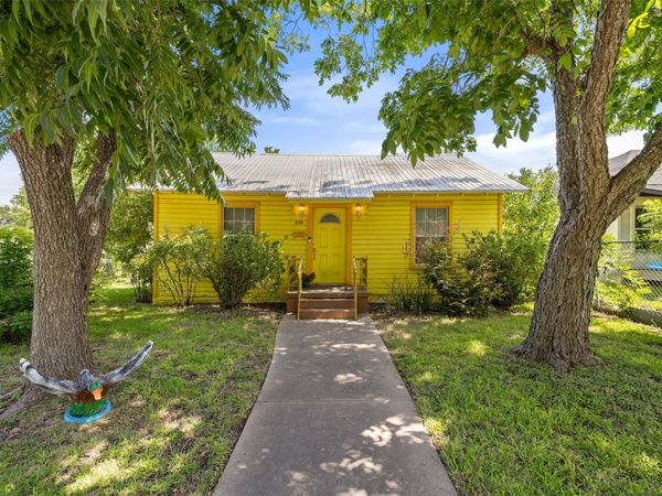 839 W 6th ST, Taylor, TX 76574