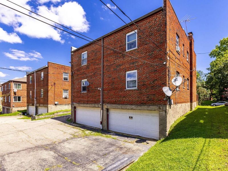 7119 Eastlawn Drive, Cincinnati, OH 45237 Photo 5