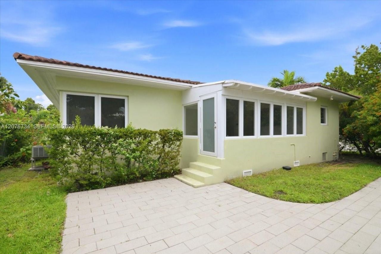 8975 Froude Ave , Surfside, FL 33154 Photo