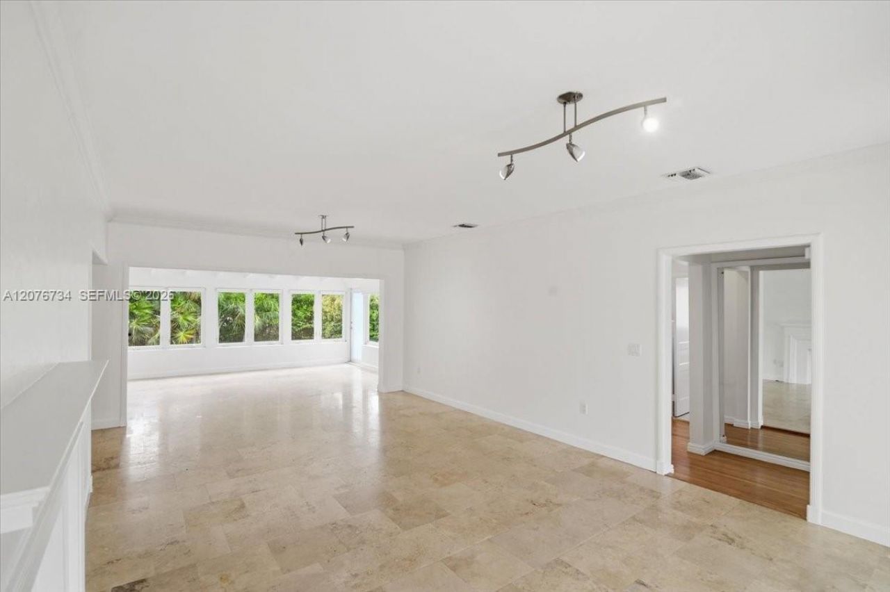 8975 Froude Ave , Surfside, FL 33154 Photo