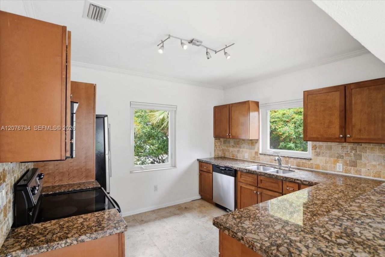 8975 Froude Ave , Surfside, FL 33154 Photo