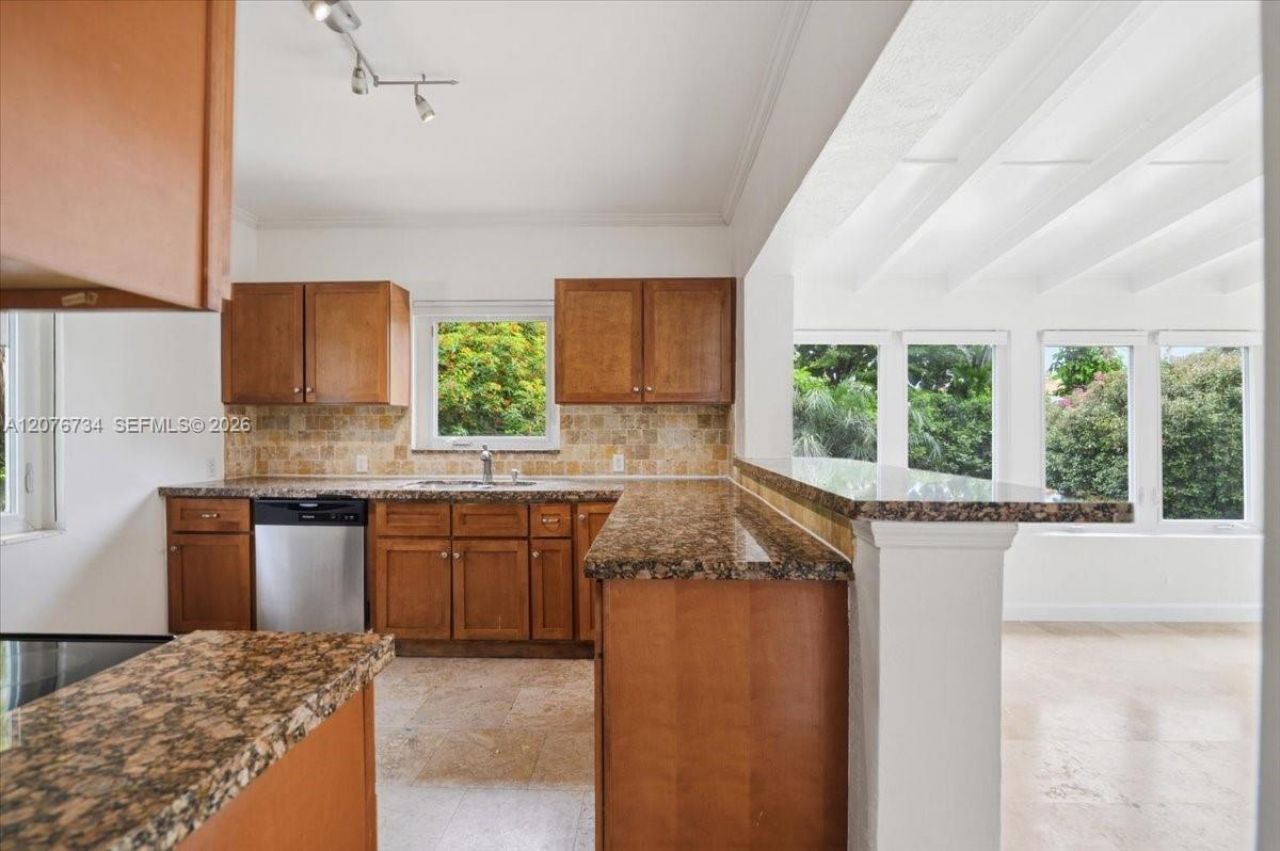 8975 Froude Ave , Surfside, FL 33154 Photo