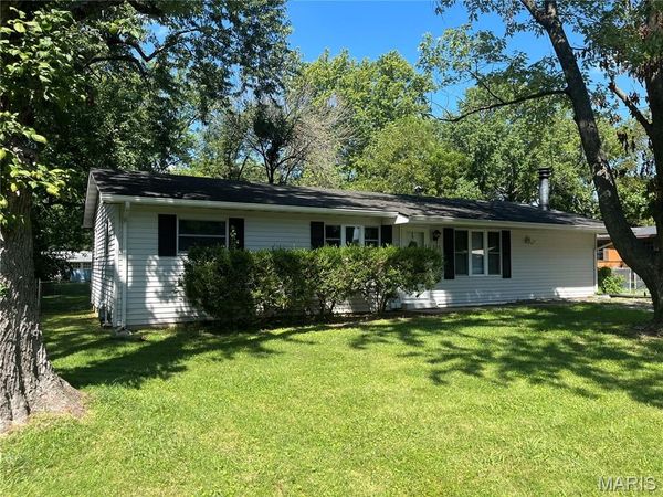 121 Richmond Drive , Fairview Heights, IL 62208