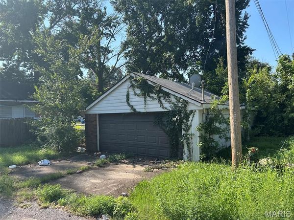 11823 Larimore Road , St Louis, MO 63138