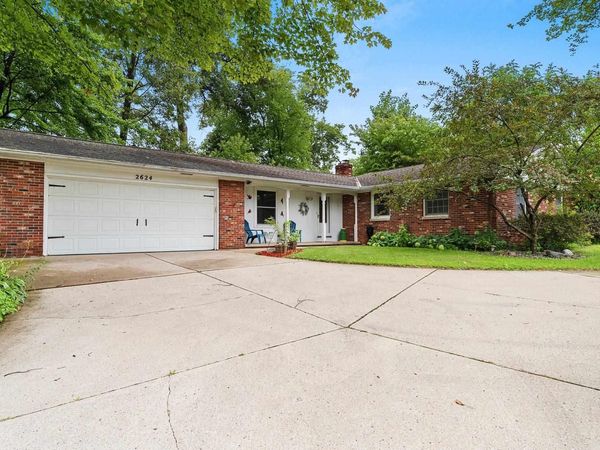 2624 OAKWOOD DRIVE, Green Bay, WI 54304
